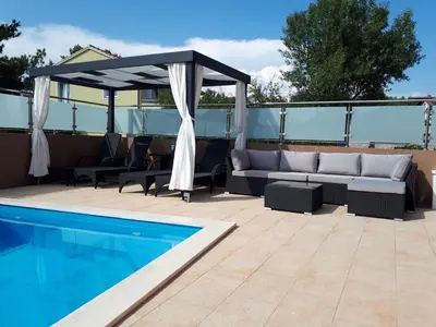 Bazen u objektu Apartments Melon Vodice ili u blizini