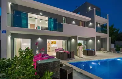 Bazen u objektu Prestige Vacation Villa With Gorgeous Pool And BBQ Area ili u blizini