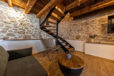 TV i/ili zabavni centar u objektu Stone villa Marita with pool