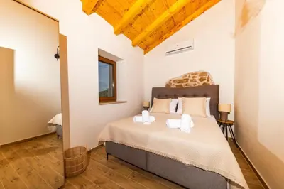 Krevet ili kreveti u jedinici u objektu Stone villa Marita with pool