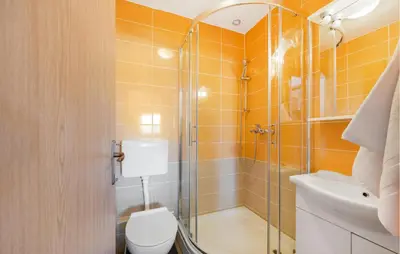 Kupaonica u objektu Nice Apartment In Vodice With Wifi