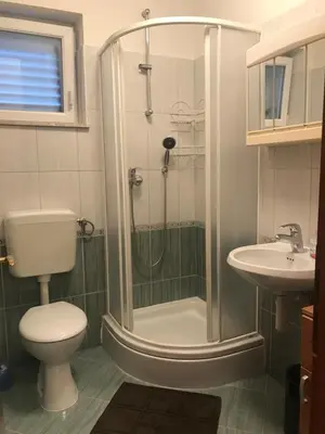 Kupaonica u objektu Apartment 5148-5 for 5 Pers in Rogoznica