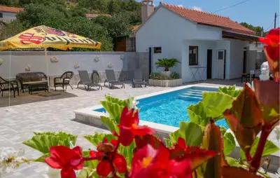 Bazen u objektu Awesome Home In Vinovac ili u blizini