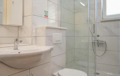 Kupaonica u objektu Awesome Home In Vinovac