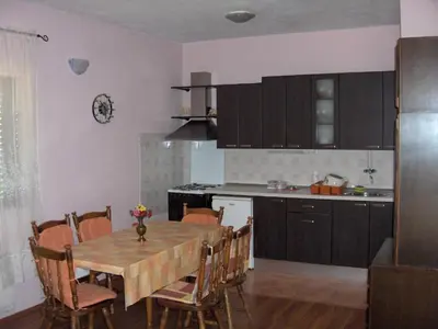 Kuhinja ili čajna kuhinja u objektu Apartment Raslina