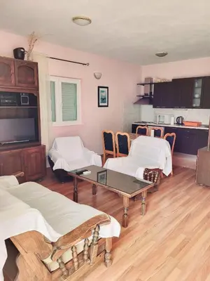 Kuhinja ili čajna kuhinja u objektu Apartment Raslina
