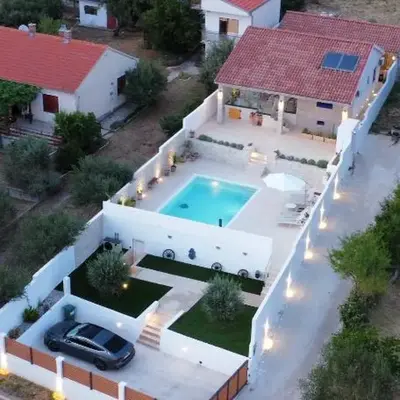Villa MM Stankovci with heated pool