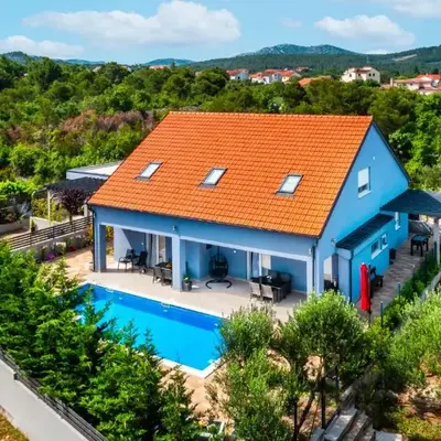 6 Bedroom Amazing Home In Bilice
