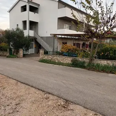 Apartments with parking space Sibenik - 23616