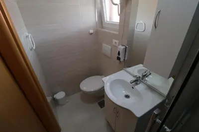 Kupaonica u objektu Apartmani Bilokapić