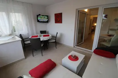 TV i/ili zabavni centar u objektu Apartmani Bilokapić Primošten