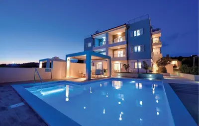 Bazen u objektu Amazing Apartment In Rogoznica ili u blizini