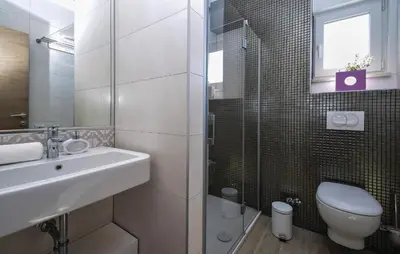Kupaonica u objektu Amazing Apartment In Rogoznica