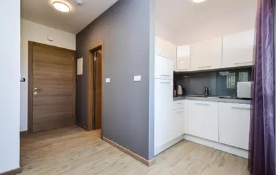 Kuhinja ili čajna kuhinja u objektu Nice Apartment In Rogoznica With Sauna