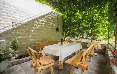 Vrt u objektu Gorgeous Apartment In Sibenik With House Sea View