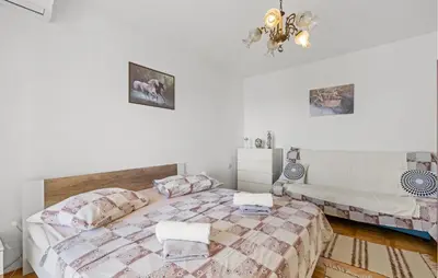 Krevet ili kreveti u jedinici u objektu Gorgeous Apartment In Sibenik With House Sea View