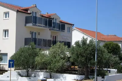 Zgrada u kojoj se nalazi smještaj s doručkom