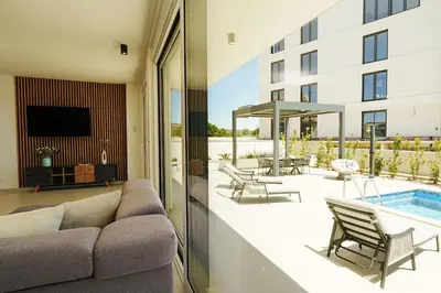 Bazen u objektu Primosten Hills North - Luxury Villa - Sea view ili u blizini