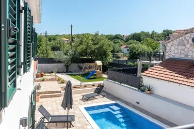 Bazen u objektu Villa Celtis with heated pool ili u blizini