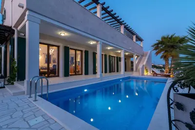 Bazen u objektu Luxury Stone Villa Smokvica, Heated Pool, Sauna, Jacuzzi, Sea View ili u blizini