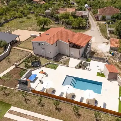 5 Bedroom Amazing Home In Bogatic