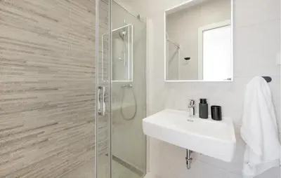 Kupaonica u objektu Nice Apartment In Brodarica With House Sea View