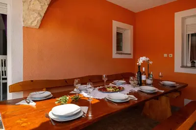 Pića u objektu MY DALMATIA - Holiday home Nadalina with private pool and jacuzzi