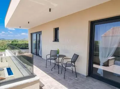Bazen u objektu Villa Sunset with Outdoor Pool ili u blizini