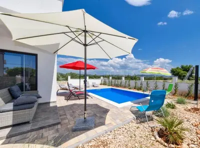Bazen u objektu Villa Sunset with Outdoor Pool ili u blizini
