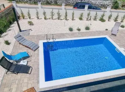 Bazen u objektu Villa Sunset with Outdoor Pool ili u blizini