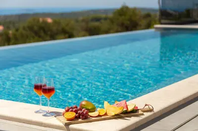 Bazen u objektu Luxury Villa Sea La Vie with Pool Near Sibenik ili u blizini