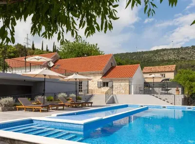 Bazen u objektu Villa Casa Di Pietra ili u blizini