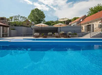 Bazen u objektu Villa Casa Di Pietra ili u blizini