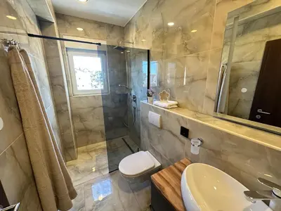 Kupaonica u objektu VillaELIAS - heated pool - jacuzzi-10 persons-boat tours - Luxury