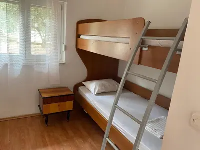 Krevet ili kreveti na kat u jedinici u objektu Apartments by the sea Betina, Murter - 23716