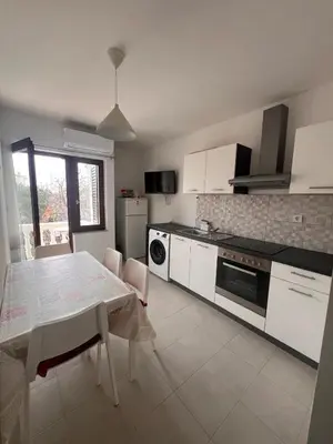 Kuhinja ili čajna kuhinja u objektu Sea Breeze Apartment