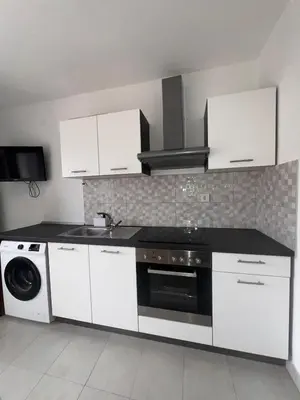 Kuhinja ili čajna kuhinja u objektu Sea Breeze Apartment
