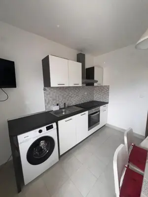 Kuhinja ili čajna kuhinja u objektu Sea Breeze Apartment