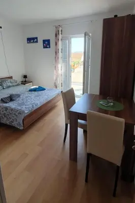 Krevet ili kreveti u jedinici u objektu Apartments by the sea Tisno - Murter - 23720