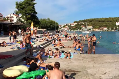 Gosti u objektu Apartments by the sea Tisno - Murter - 23720