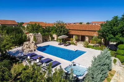 Bazen u objektu MY DALMATIA - Villa Olea with private heated pool and sauna ili u blizini