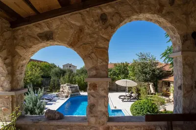 Bazen u objektu MY DALMATIA - Villa Olea with private heated pool and sauna ili u blizini