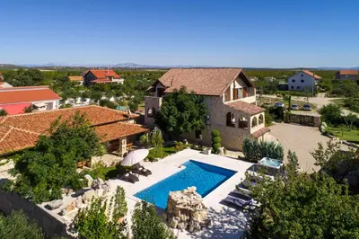 Bazen u objektu MY DALMATIA - Villa Olea with private heated pool and sauna ili u blizini