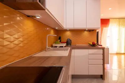 Kuhinja ili čajna kuhinja u objektu Apartment Eden de Mer - Odmor u srcu Dalmacije u Žaboriću kraj Šibenika