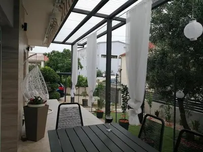 Vrt u objektu Apartments with swimming pool Vodice - 23696
