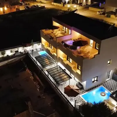 VillaMIA heated pool - jacuzzi-10 persons-boat tours - Luxury
