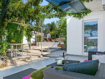 Vrt u objektu Holiday Home Marijana by Interhome