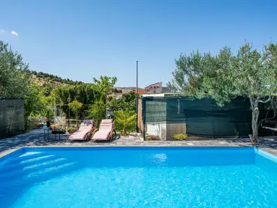 Bazen u objektu Holiday Home Marijana by Interhome ili u blizini
