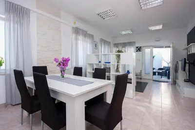 TV i/ili zabavni centar u objektu House Kala