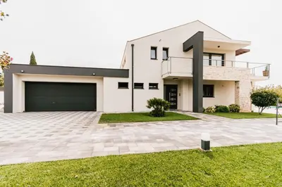 Zgrada u kojoj se nalazi vila